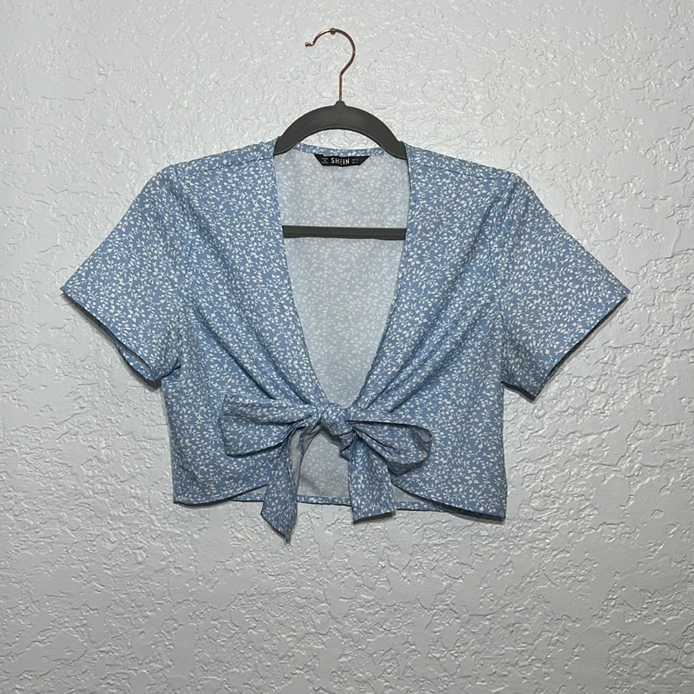 NWOT Shein Baby Blue White Vine Pattern Tie Front Crop Top Size Small